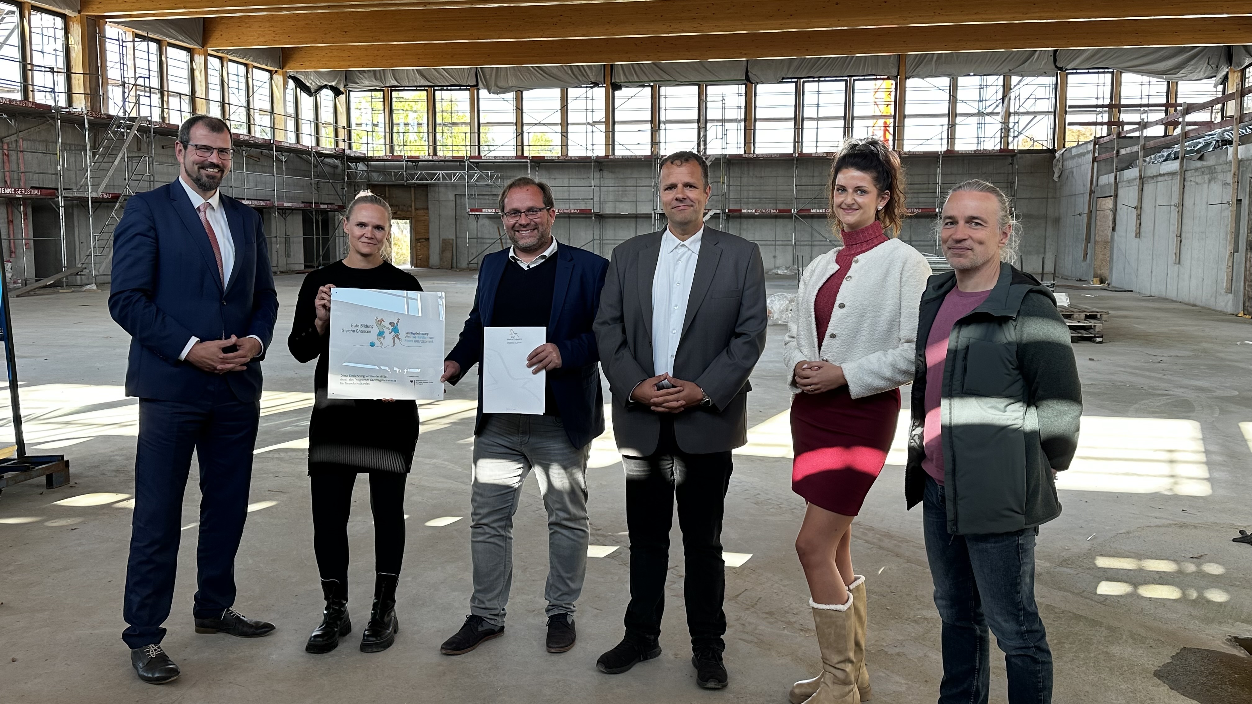 Ganztags-Ausbau in Brandenburg: Förderung für Sporthalle, Hort- und Klassenräume in Nauen 