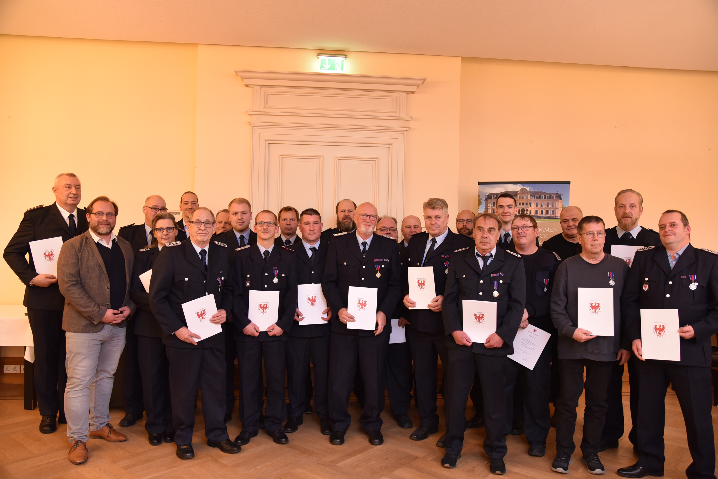 Stadt Nauen ehrt 31 Feuerwehrkameradinnen und -kameraden für treue Dienste