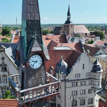 Rathausuhr wartet auf Reparatur